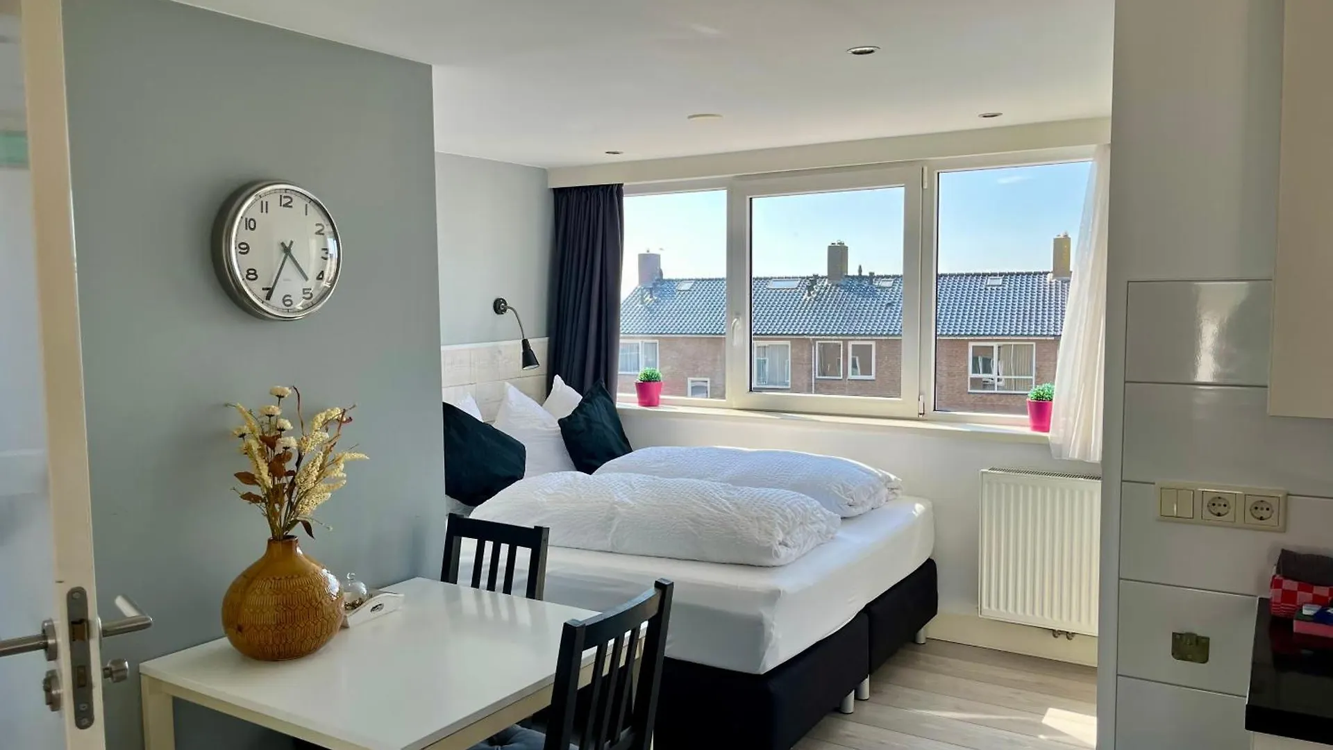 Hammond Studio Apartments Зандфорт 0*,  Нидерланды